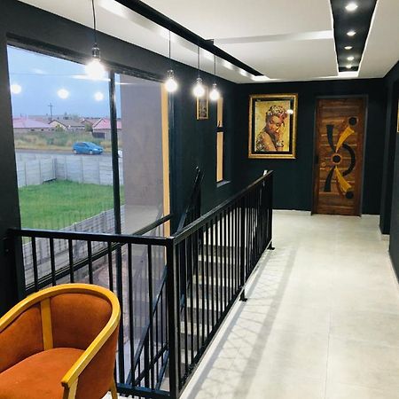 Black Rose Guesthouse Soweto Ngoại thất bức ảnh