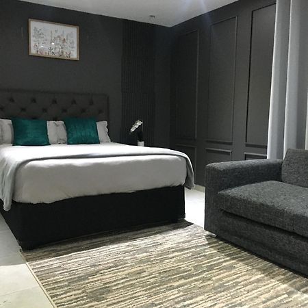 Black Rose Guesthouse Soweto Ngoại thất bức ảnh