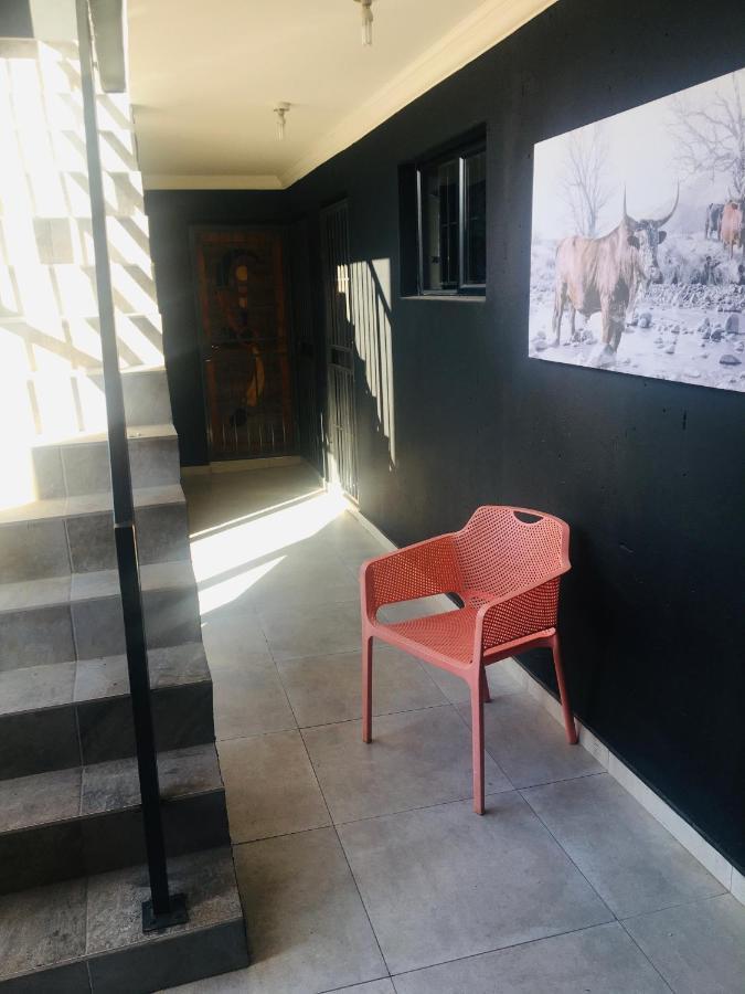 Black Rose Guesthouse Soweto Ngoại thất bức ảnh