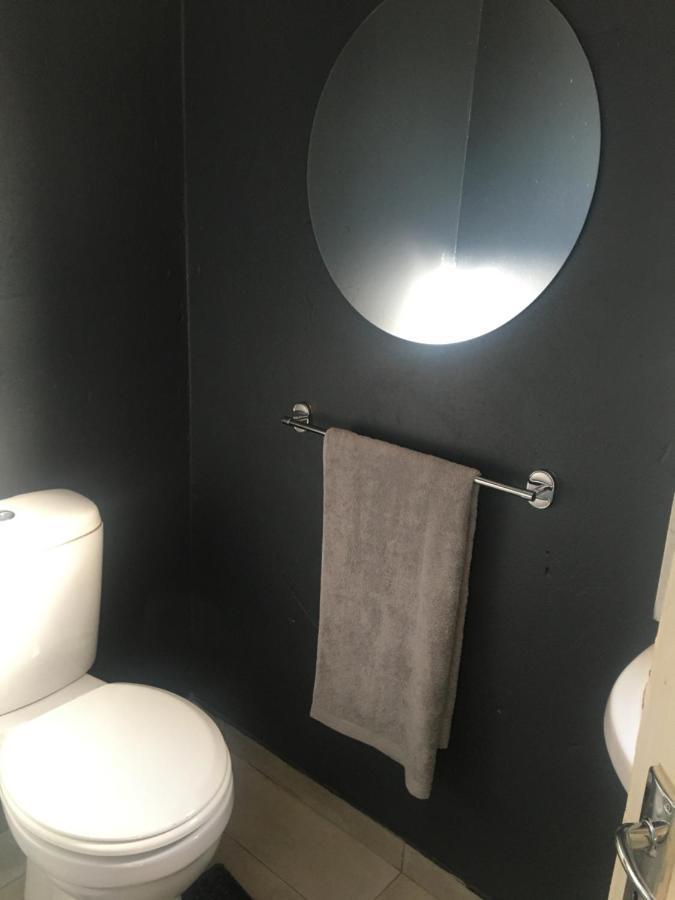 Black Rose Guesthouse Soweto Ngoại thất bức ảnh