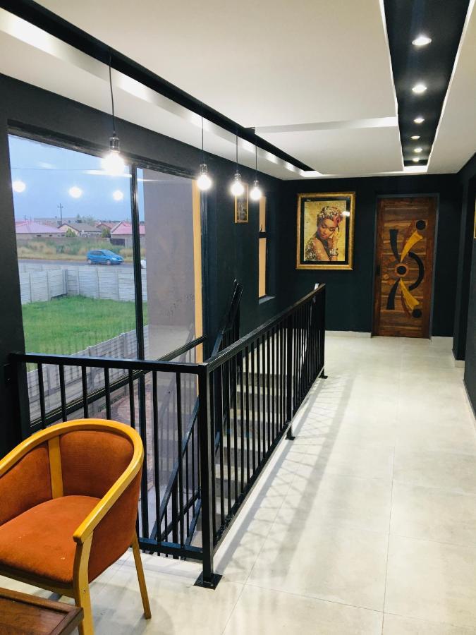 Black Rose Guesthouse Soweto Ngoại thất bức ảnh