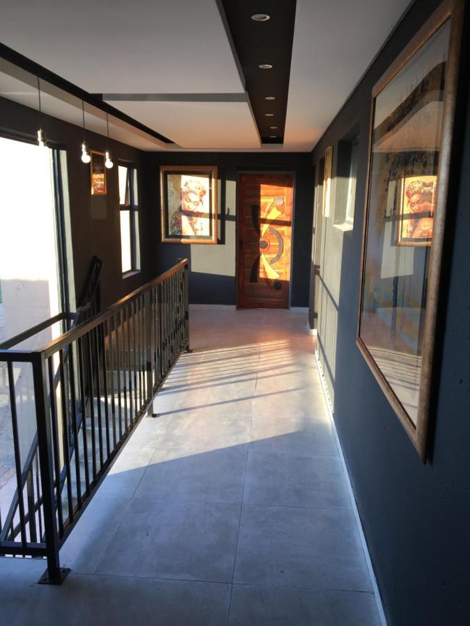Black Rose Guesthouse Soweto Ngoại thất bức ảnh