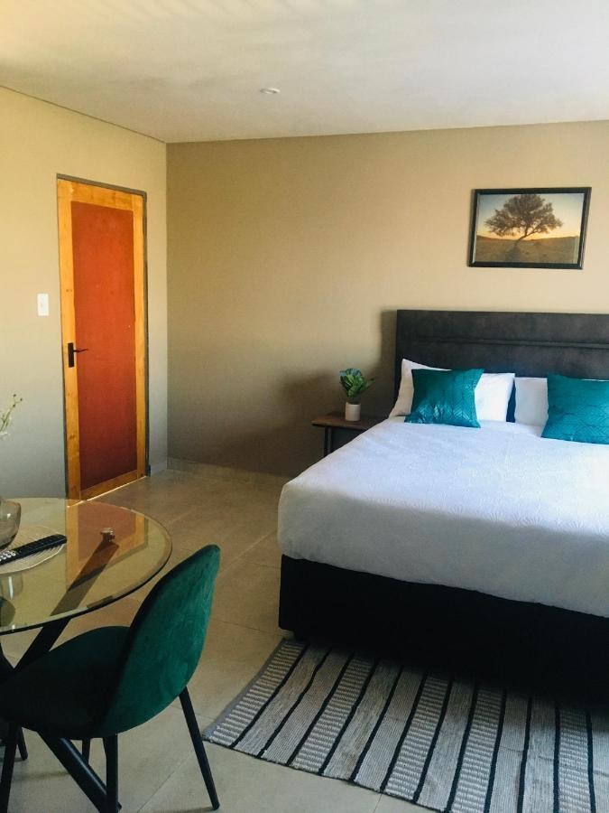 Black Rose Guesthouse Soweto Ngoại thất bức ảnh