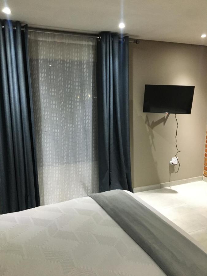 Black Rose Guesthouse Soweto Ngoại thất bức ảnh