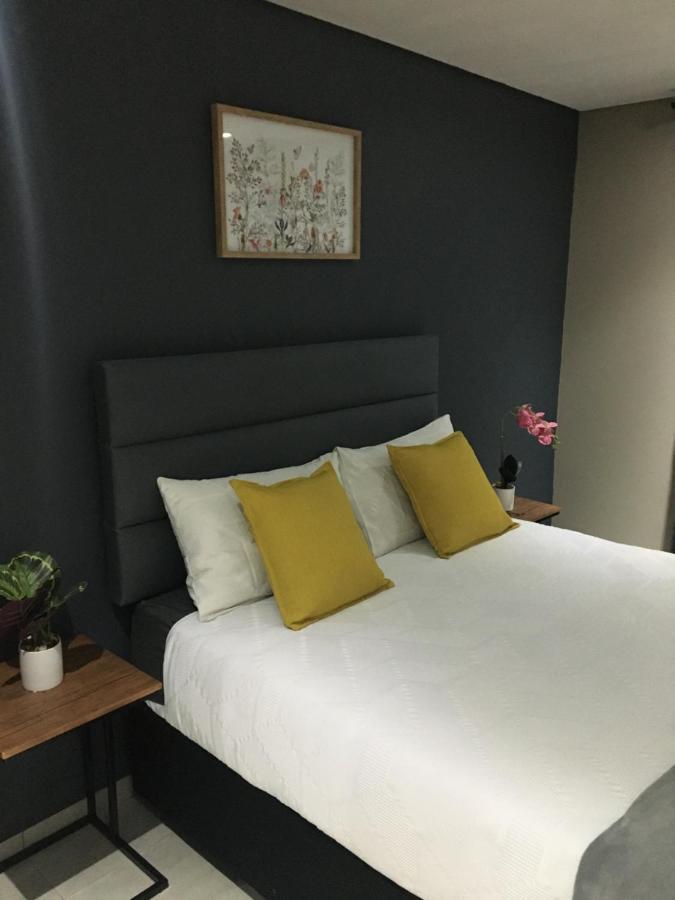Black Rose Guesthouse Soweto Ngoại thất bức ảnh