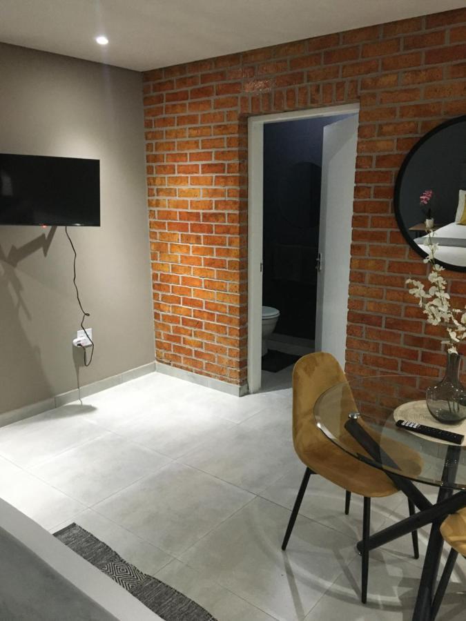 Black Rose Guesthouse Soweto Ngoại thất bức ảnh