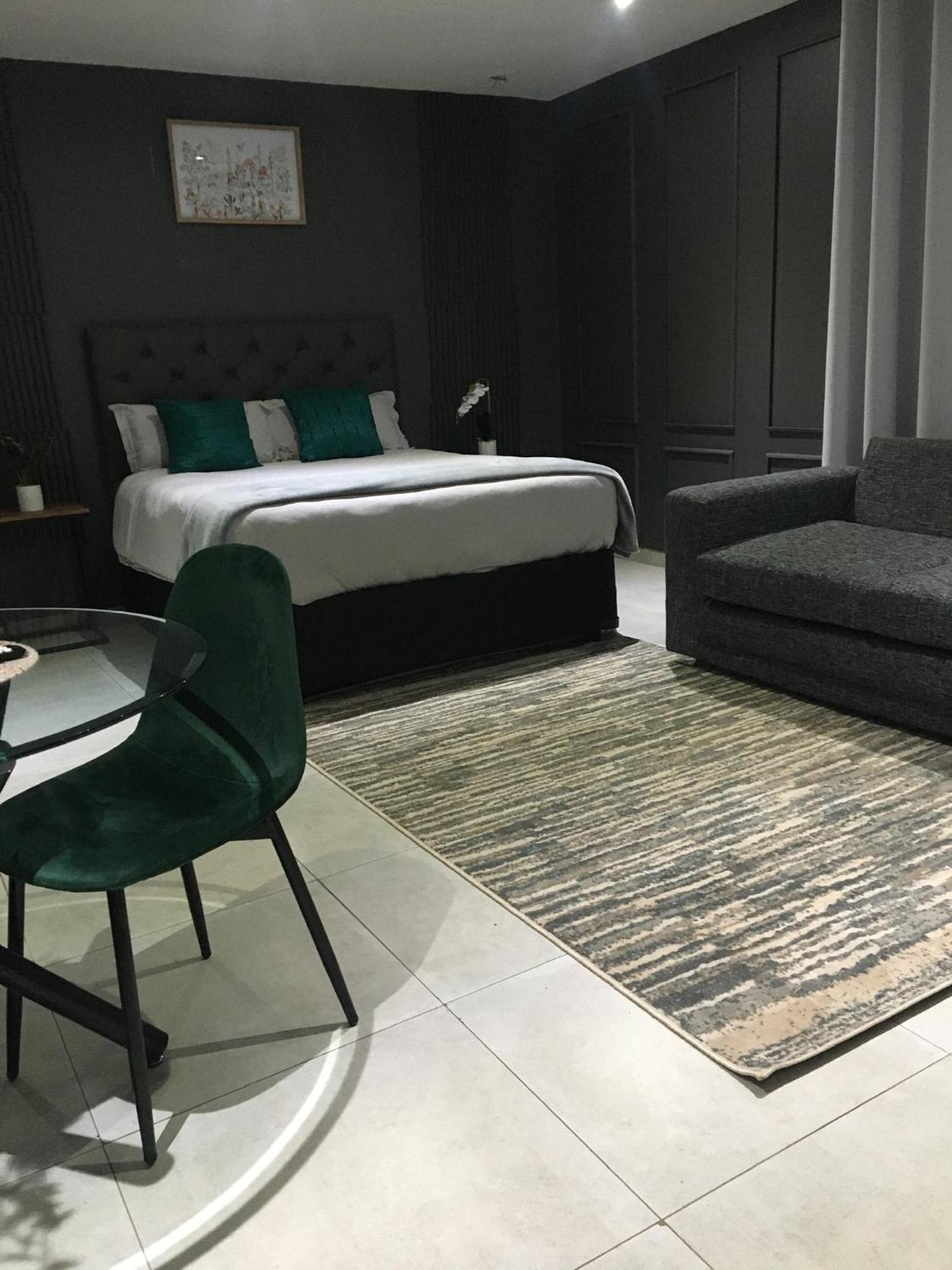 Black Rose Guesthouse Soweto Ngoại thất bức ảnh