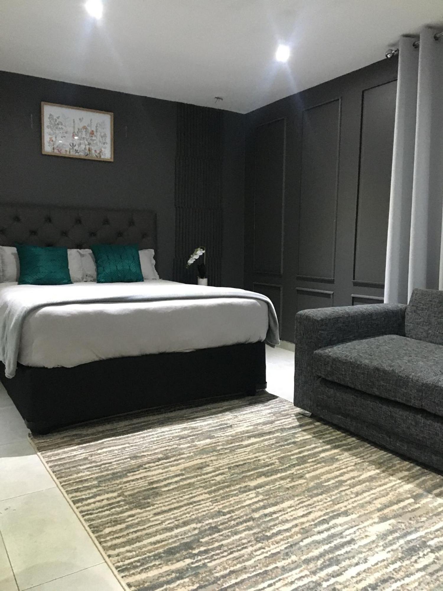 Black Rose Guesthouse Soweto Ngoại thất bức ảnh